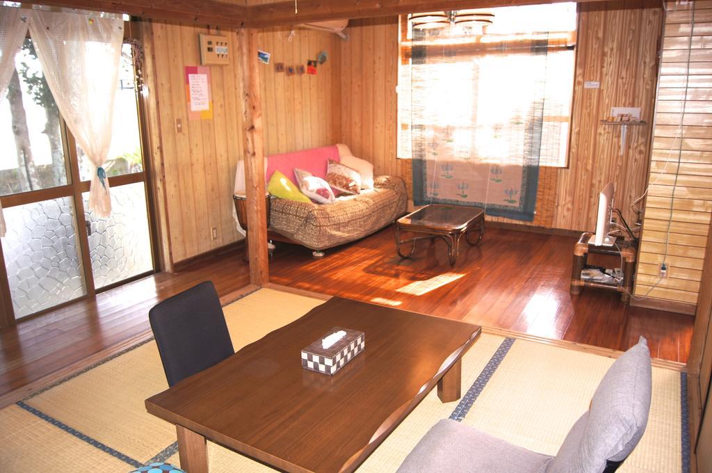 Guesthouse Pachira - Female Only Ishigaki  Zimmer foto